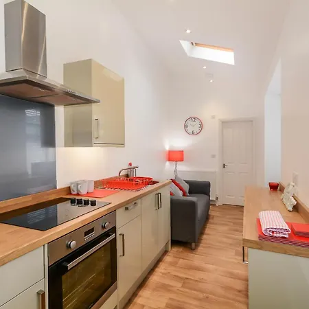 Henry Court 3 *